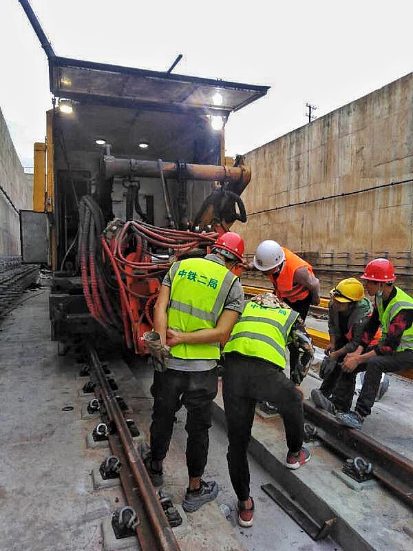 中鐵二局武漢地鐵客戶現(xiàn)場.jpg 中鐵二局武漢地鐵客戶現(xiàn)場.jpg